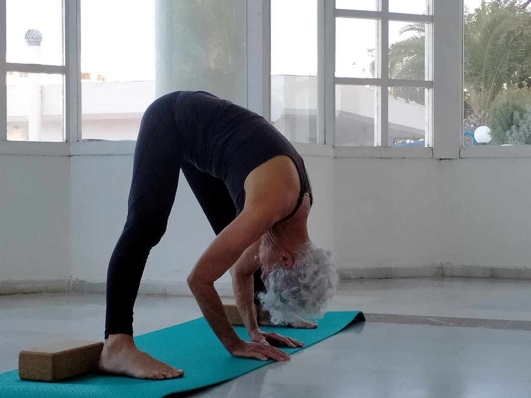 Yoga4freedom_padottanasana-Patrizia_PlayaParaiso-classes